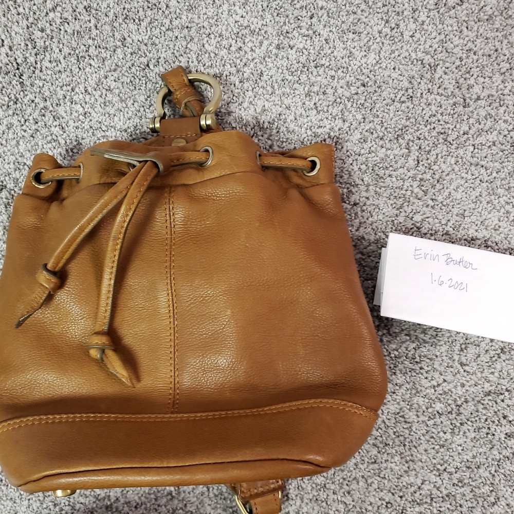 Sapahn Bucket Sling Bag